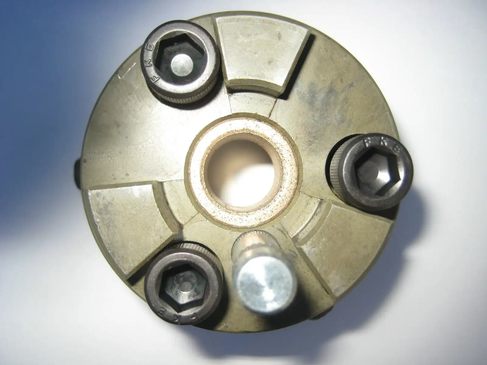 308/253 HOLDEN CRANK SHAFT NOSE DOG SUIT TAWCO DOG CLUTCH . SKI / WAKE / SPEED