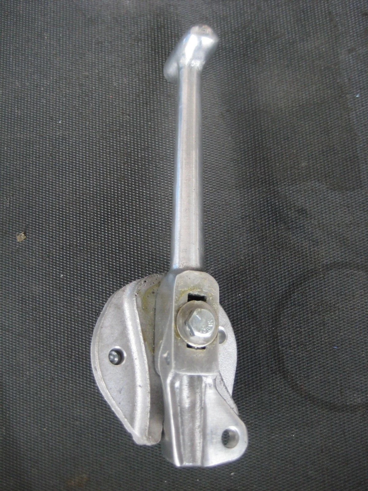 DOG CLUTCH LEVER SUIT CENTRE MOUNT & VEE DRIVE APPLICATION - Image 2