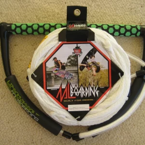 MASTERLINE WAKEBOARD EVA LAUNCH HANDLE & POLY- E ROPE