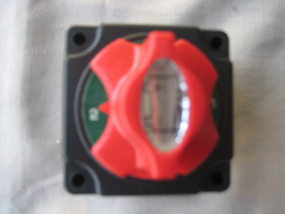BATTERY ISOLATOR . SUIT / BOAT / CAR / TRUCK / 4WD / CARAVAN / MACHINERY